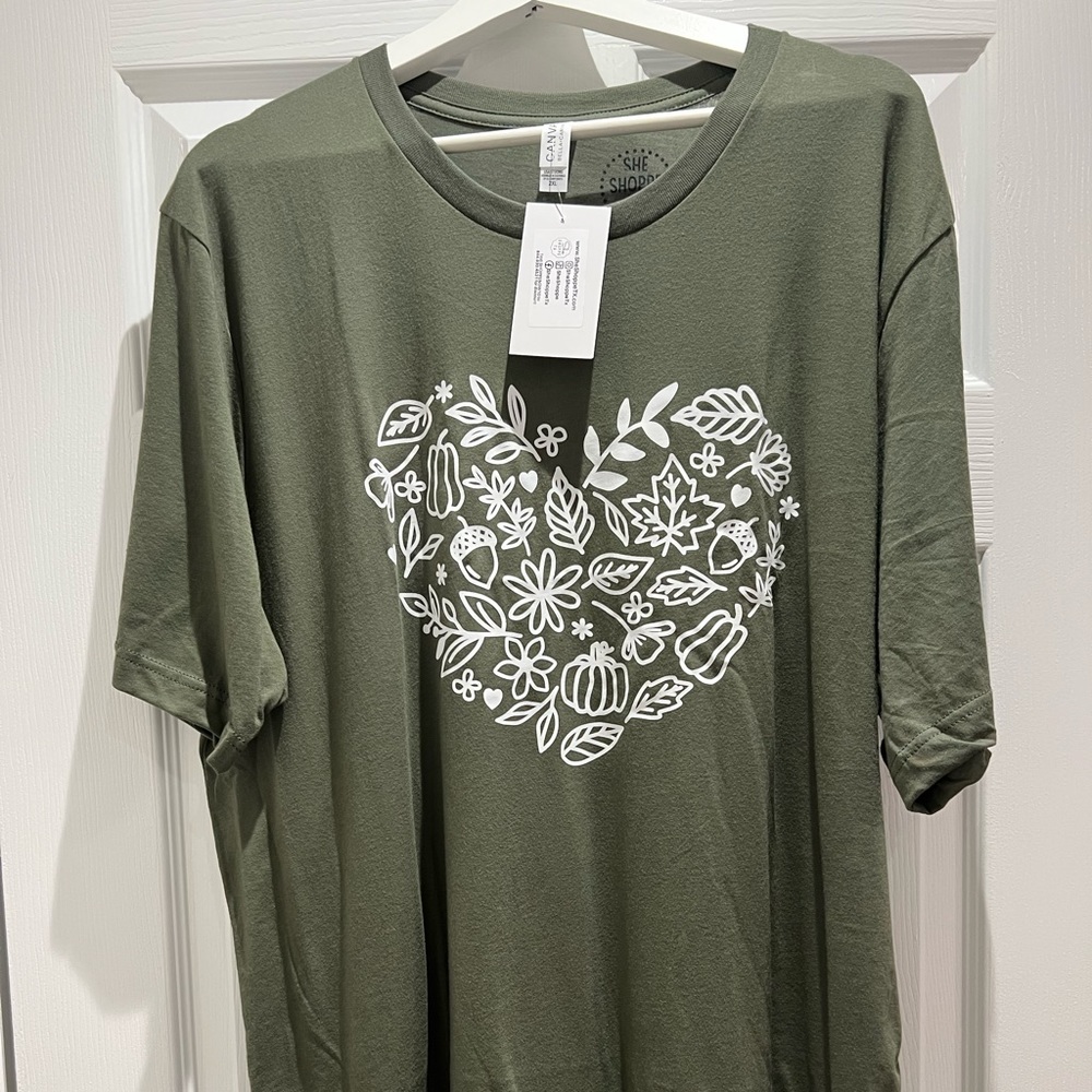 Fall heart graphic T-shirt multiple sizes new